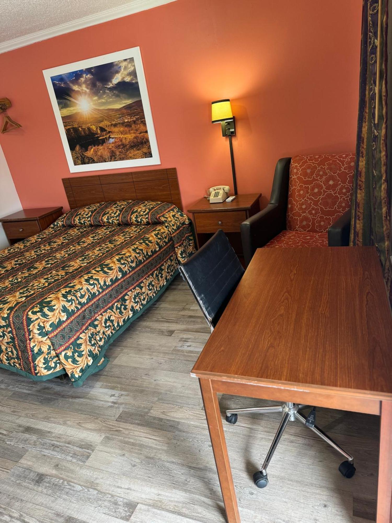 Budget Inn - Скотсборо Экстерьер фото